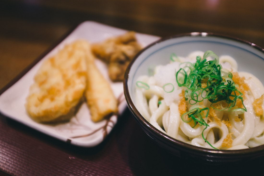 Udon with horseradish, fried squid, lotus root and chicken